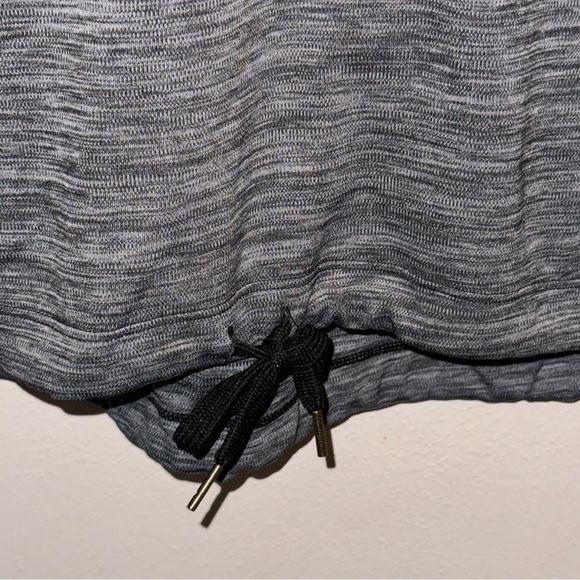 Under Armour Lightweight Hoodie Women’s Size Small - Picture 5 of 8